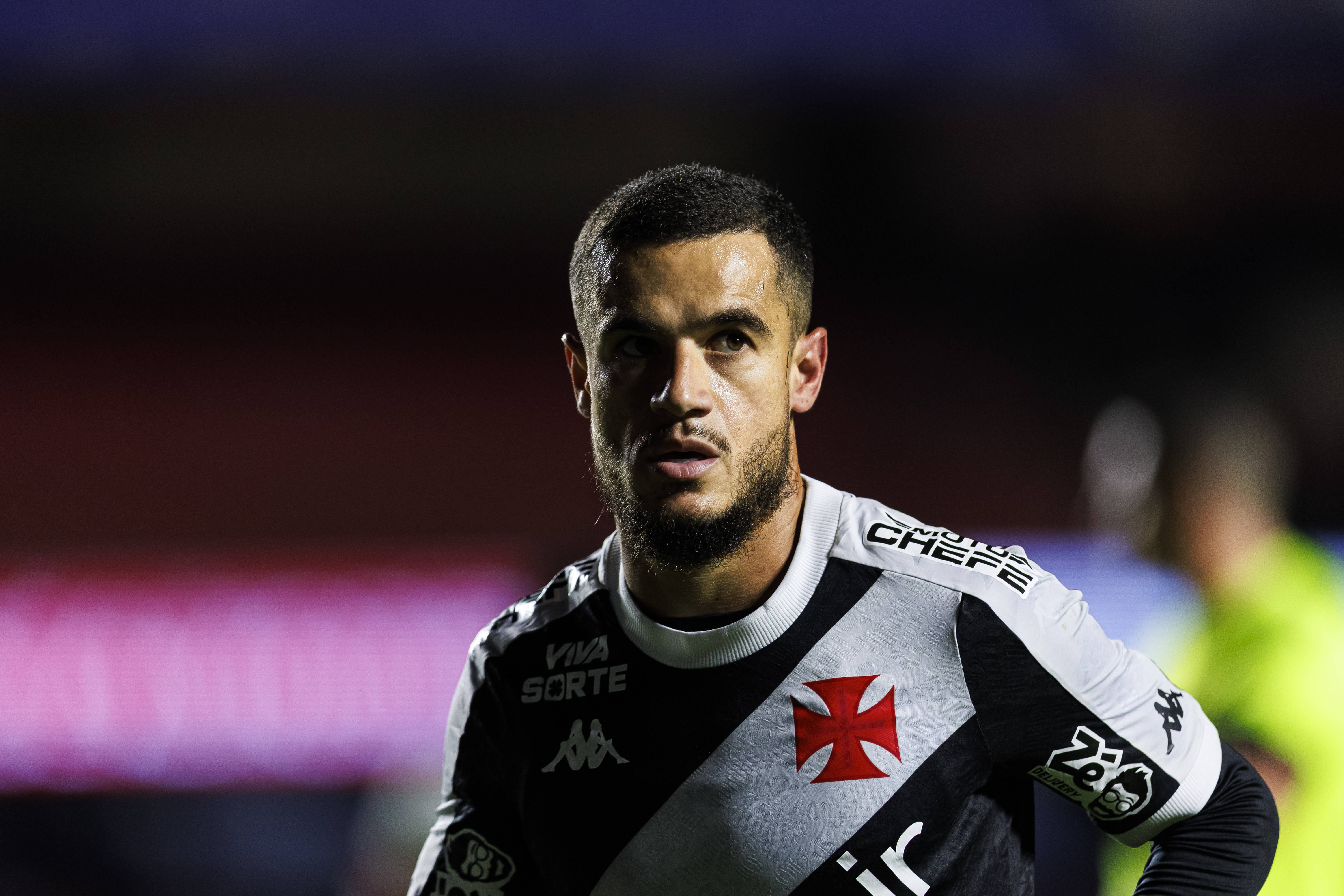 九游体育-33岁库蒂尼奥身价跌至400万欧元,较七年前1.5亿巅峰缩水逾百分之九十七