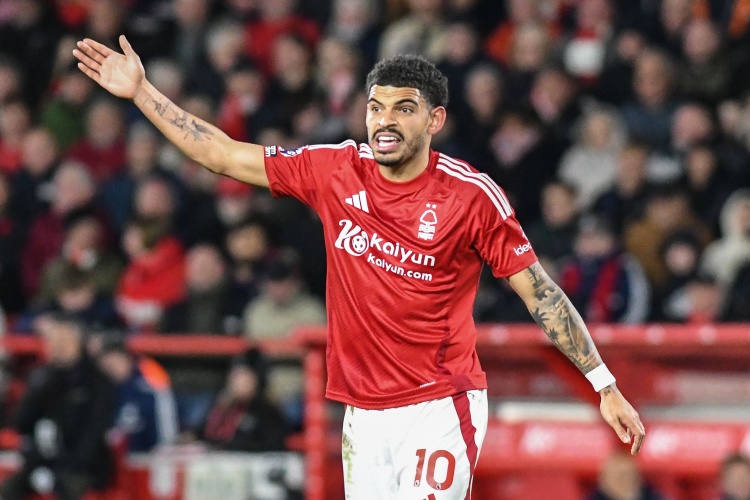 记者:吉布斯-怀特今天上午抵达诺丁汉森林俱乐部,参加季前训练