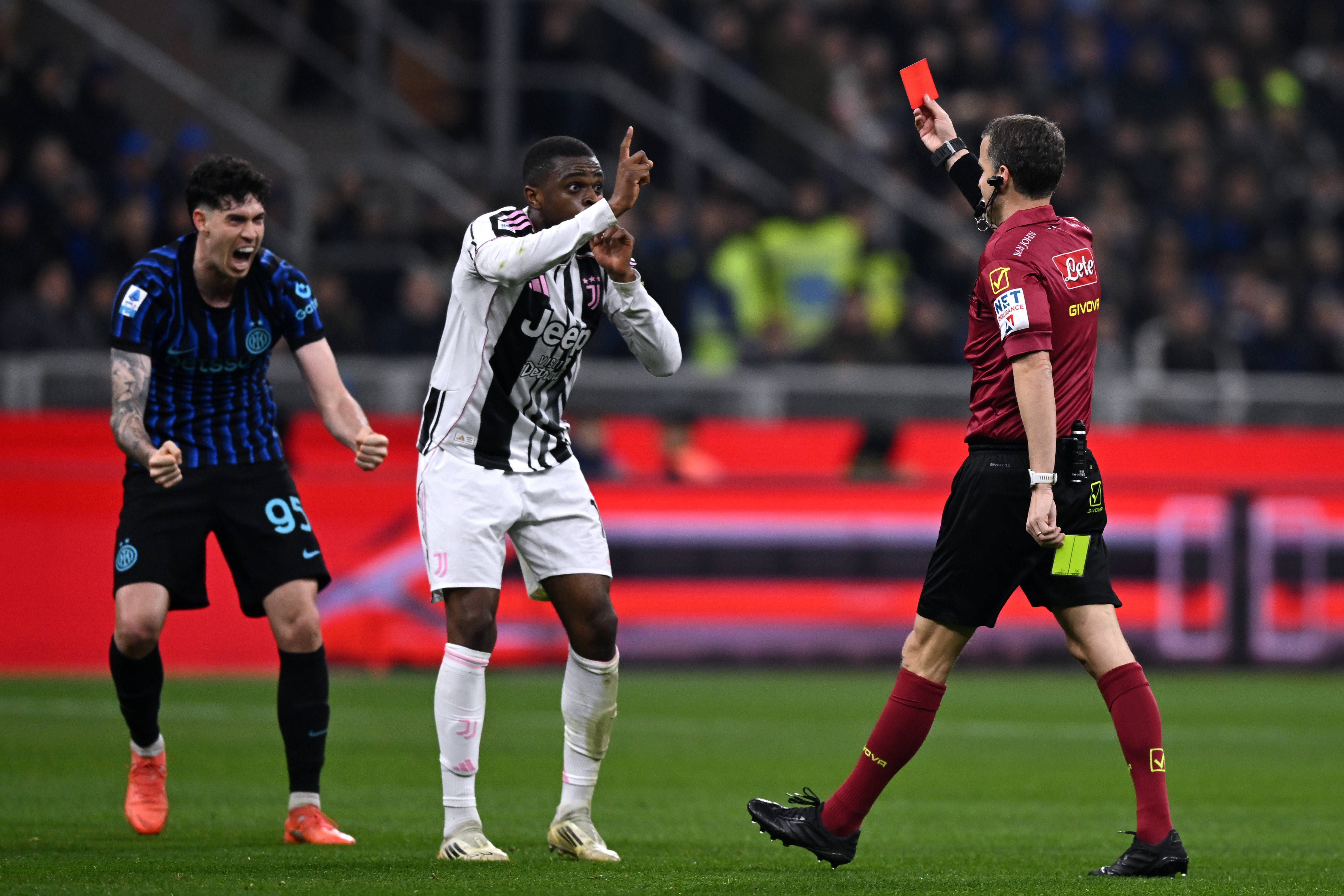 九游体育官网-尤利亚诺：巴斯托尼的争议在于公然庆祝，这或许能盖过我犯规大罗